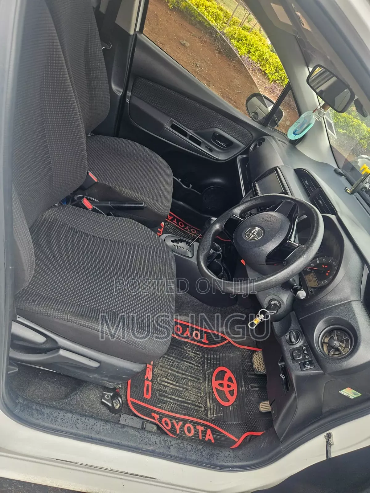 Toyota Vitz 1.0 FWD 5dr 2019 White