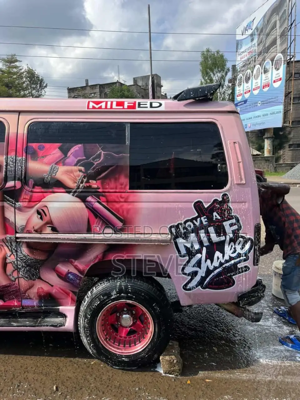 New Nissan Caravan (Urvan) 1992 Pink