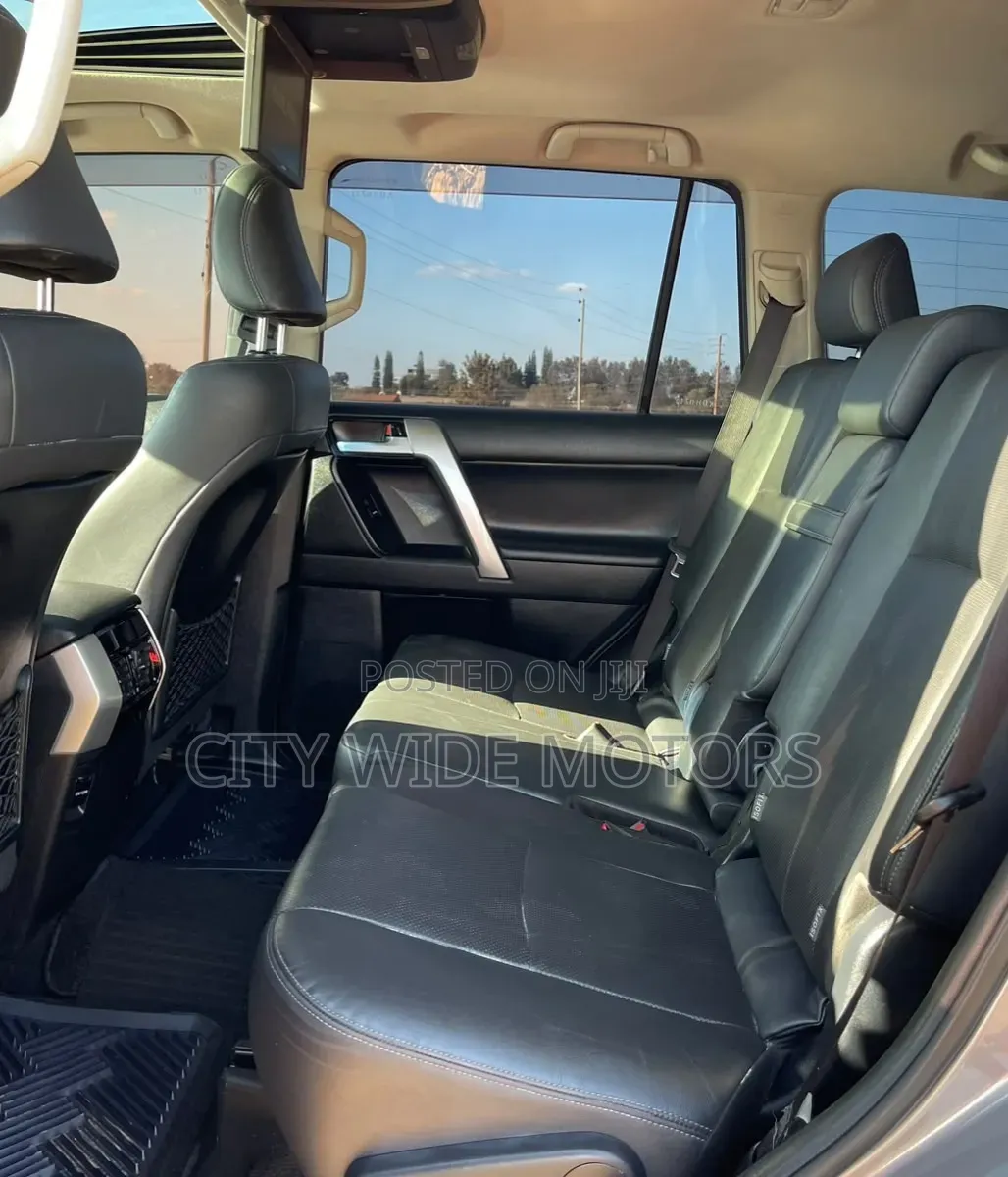 Toyota Land Cruiser Prado 2017 Gray