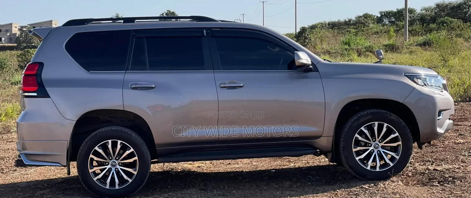 Toyota Land Cruiser Prado 2017 Gray