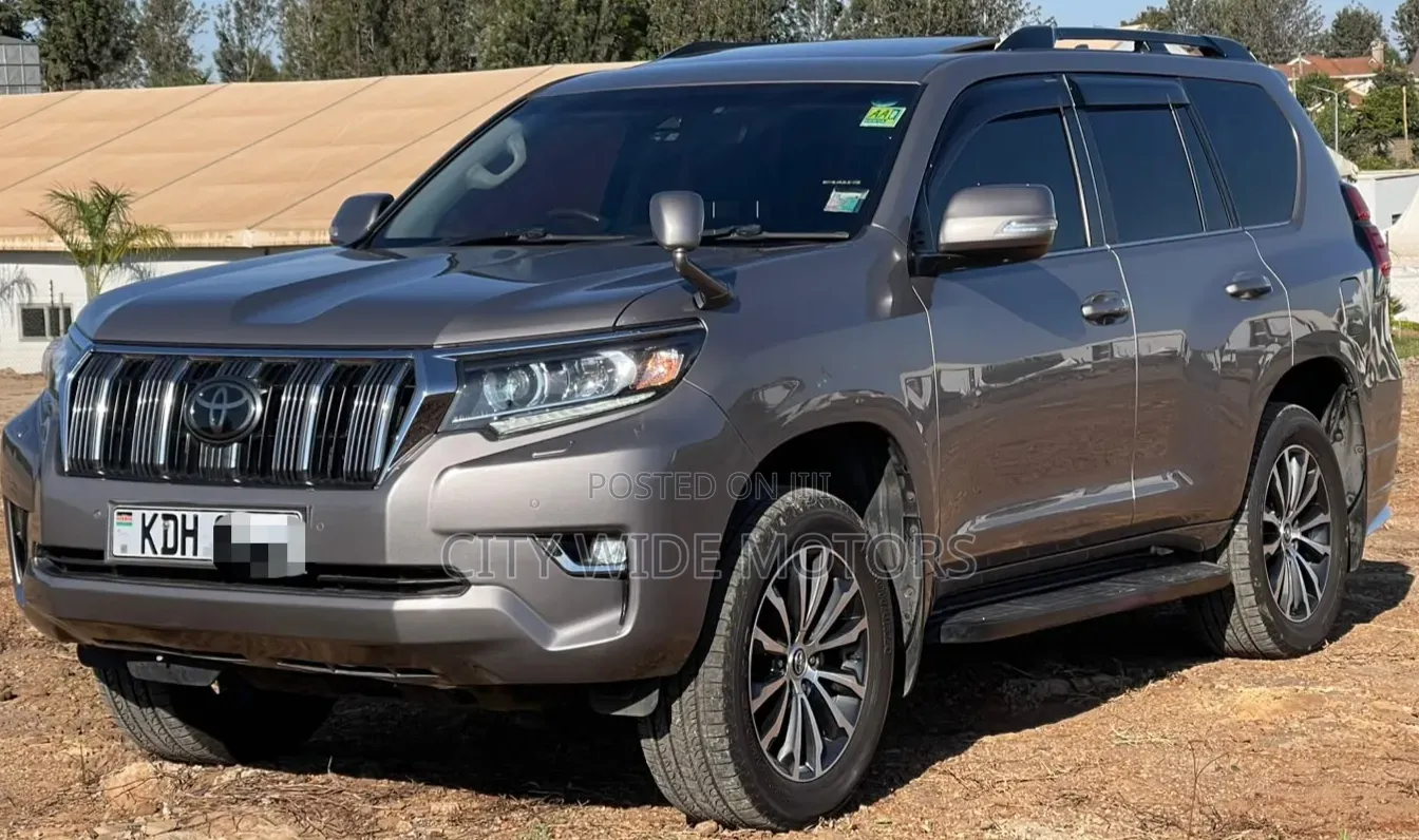 Toyota Land Cruiser Prado 2017 Gray