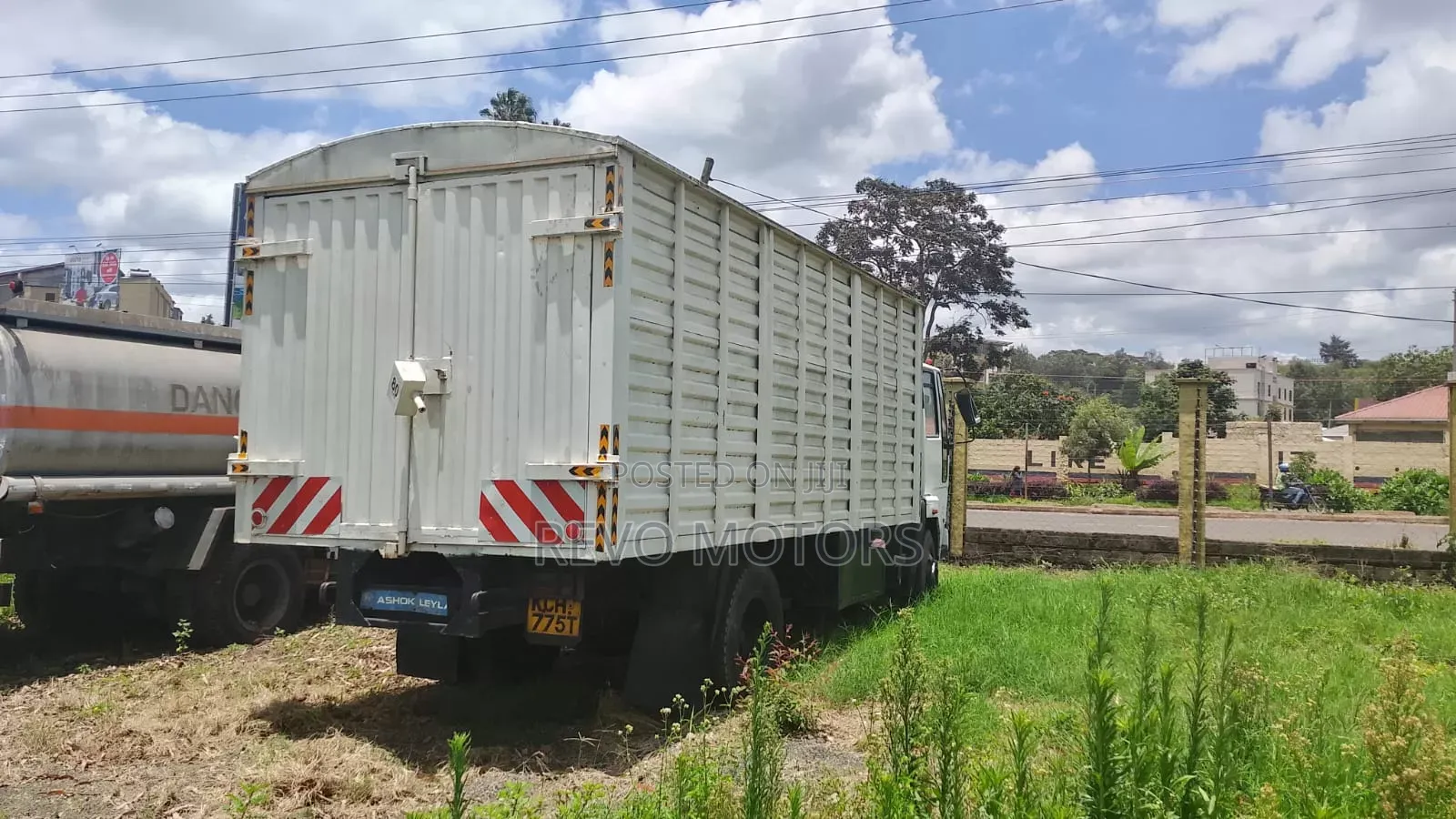 Truck Ashork Layland