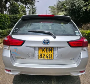 Toyota Corolla Fielder 1.5 Hybrid FWD 2017 Silver
