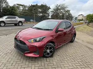 Toyota Yaris 1.5 Sedan L 2020 Maroon