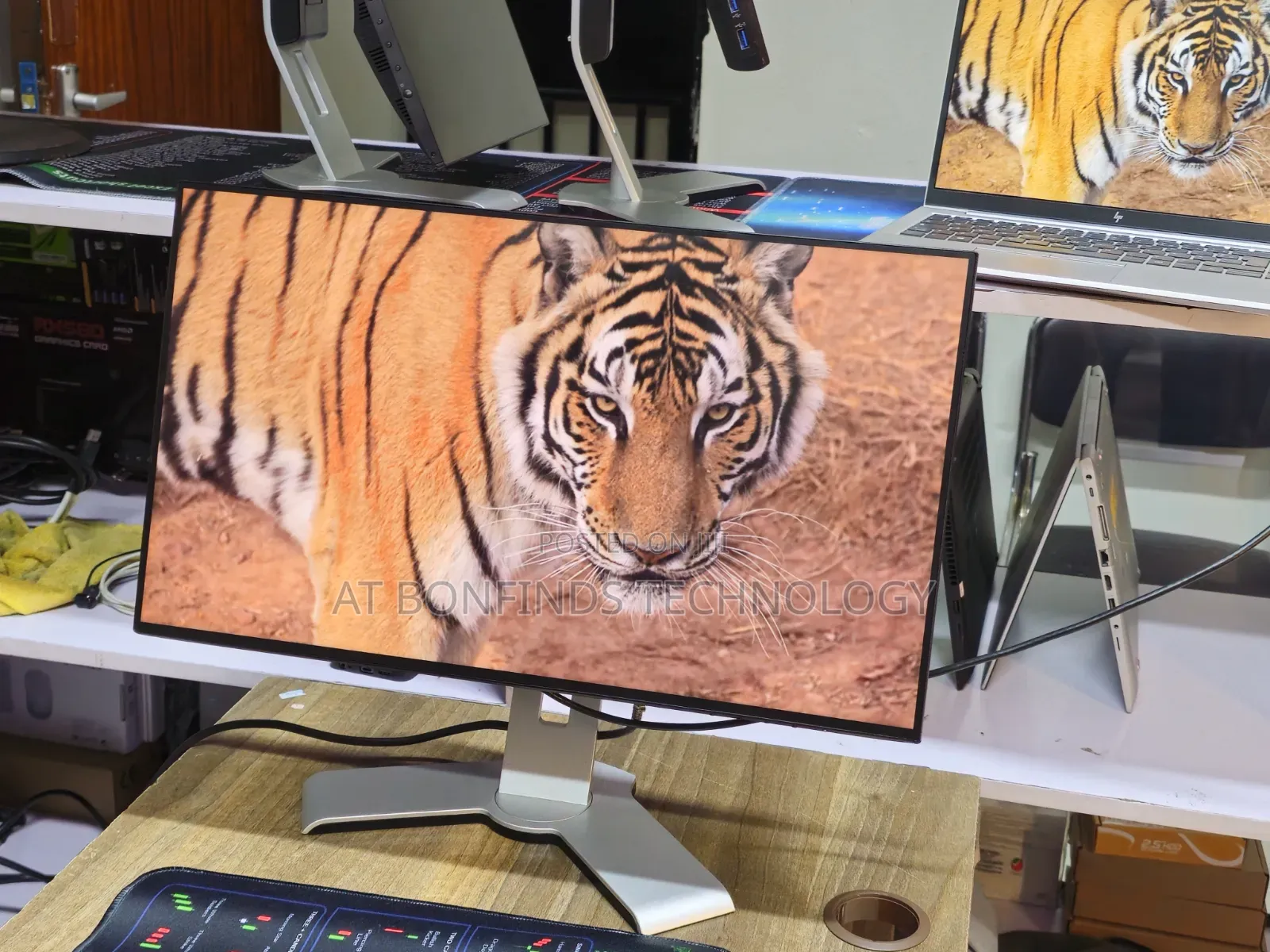 Dell U2421HE 24 Inch Frameless Full Hd 1920×1080
75hz