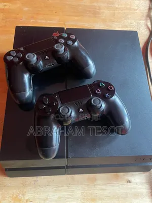 Sony PS4 Standard 500GB + 2 Controllers + 4 Games