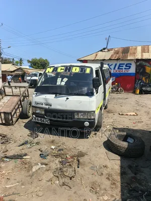 Nissan Caravan 2000 White