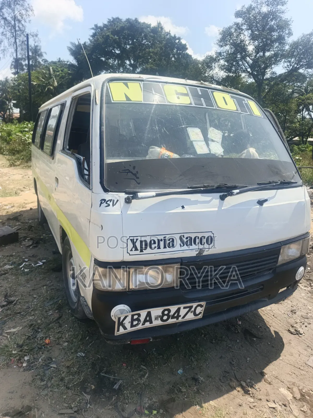 Nissan Caravan 2000 White