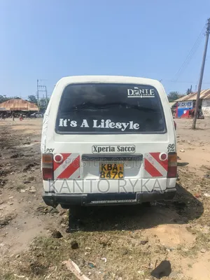 Nissan Caravan 2000 White