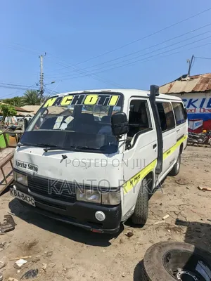 Nissan Caravan 2000 White