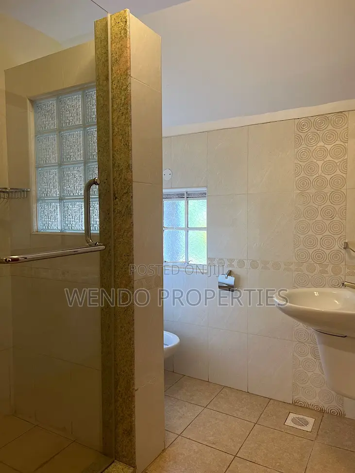 5bdrm Villa in Miotoni, Karen C for rent