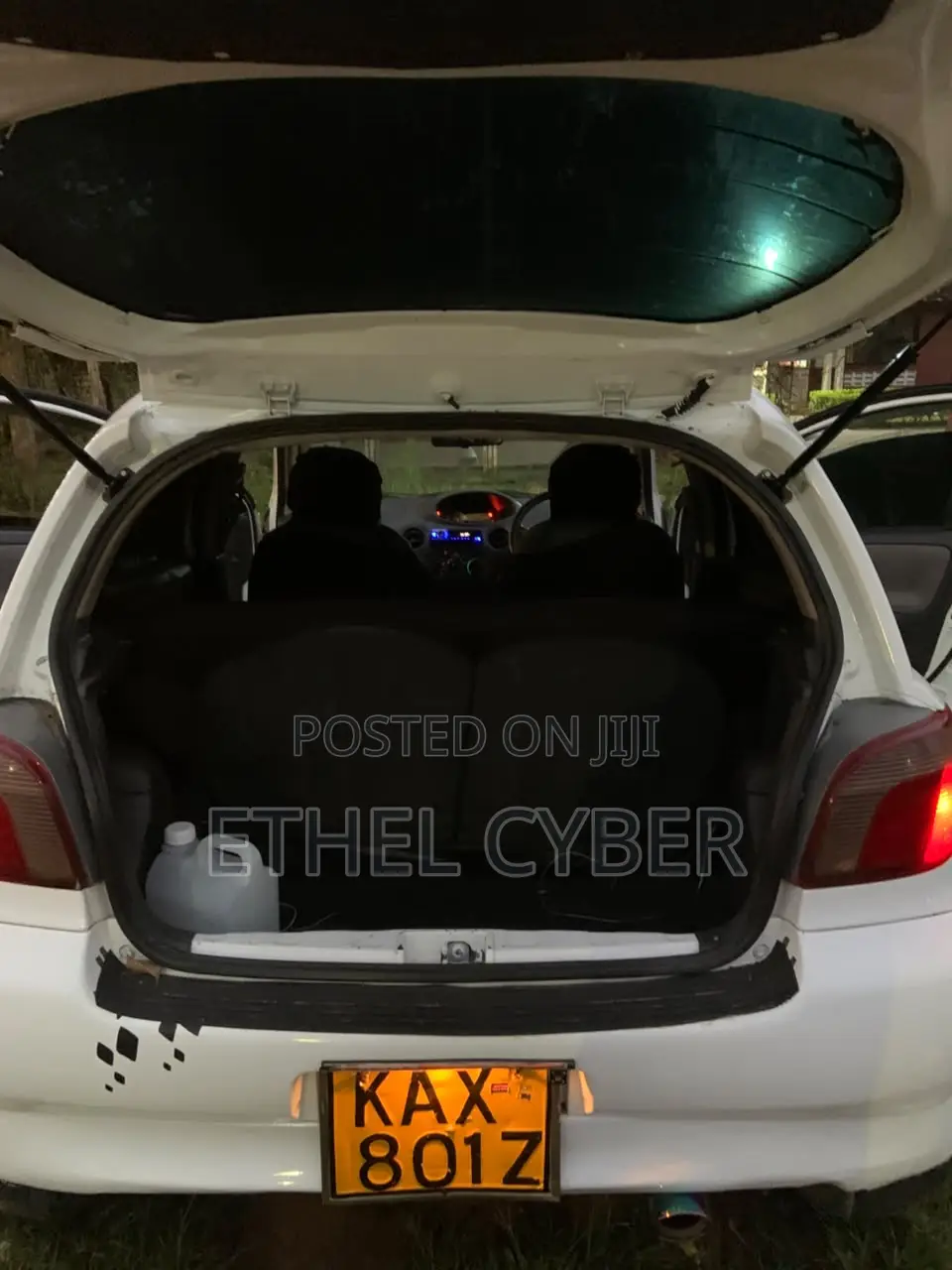 Toyota Vitz 2000 White