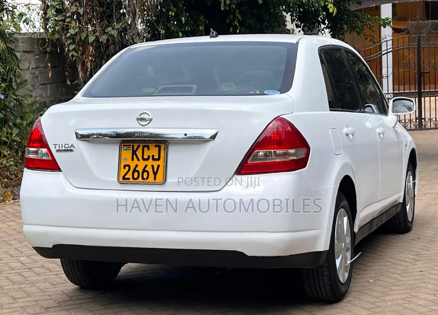 Nissan Tiida 2009 White