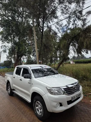 Toyota Hilux 2014 White
