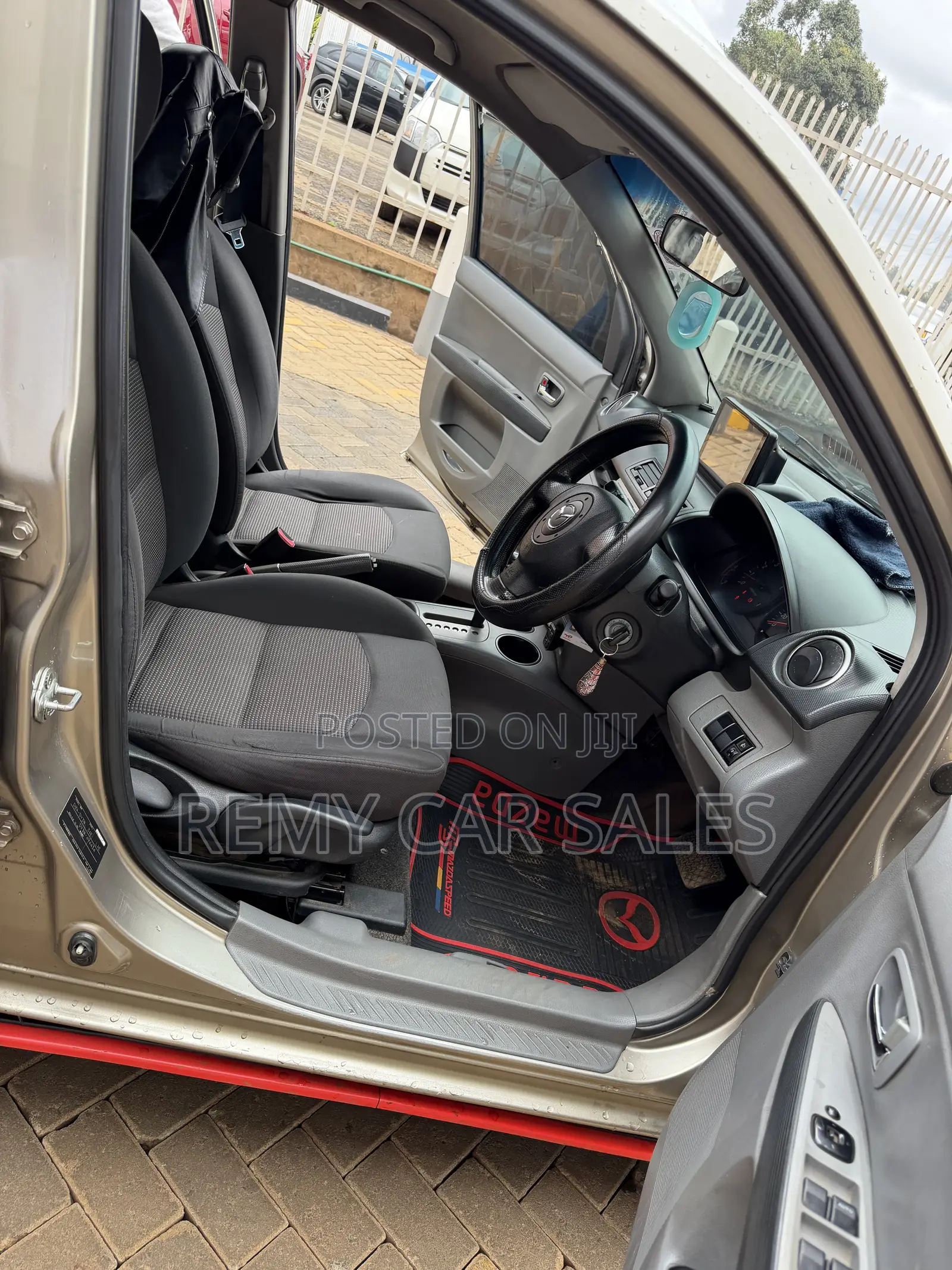 Mazda Demio 2006 Gold