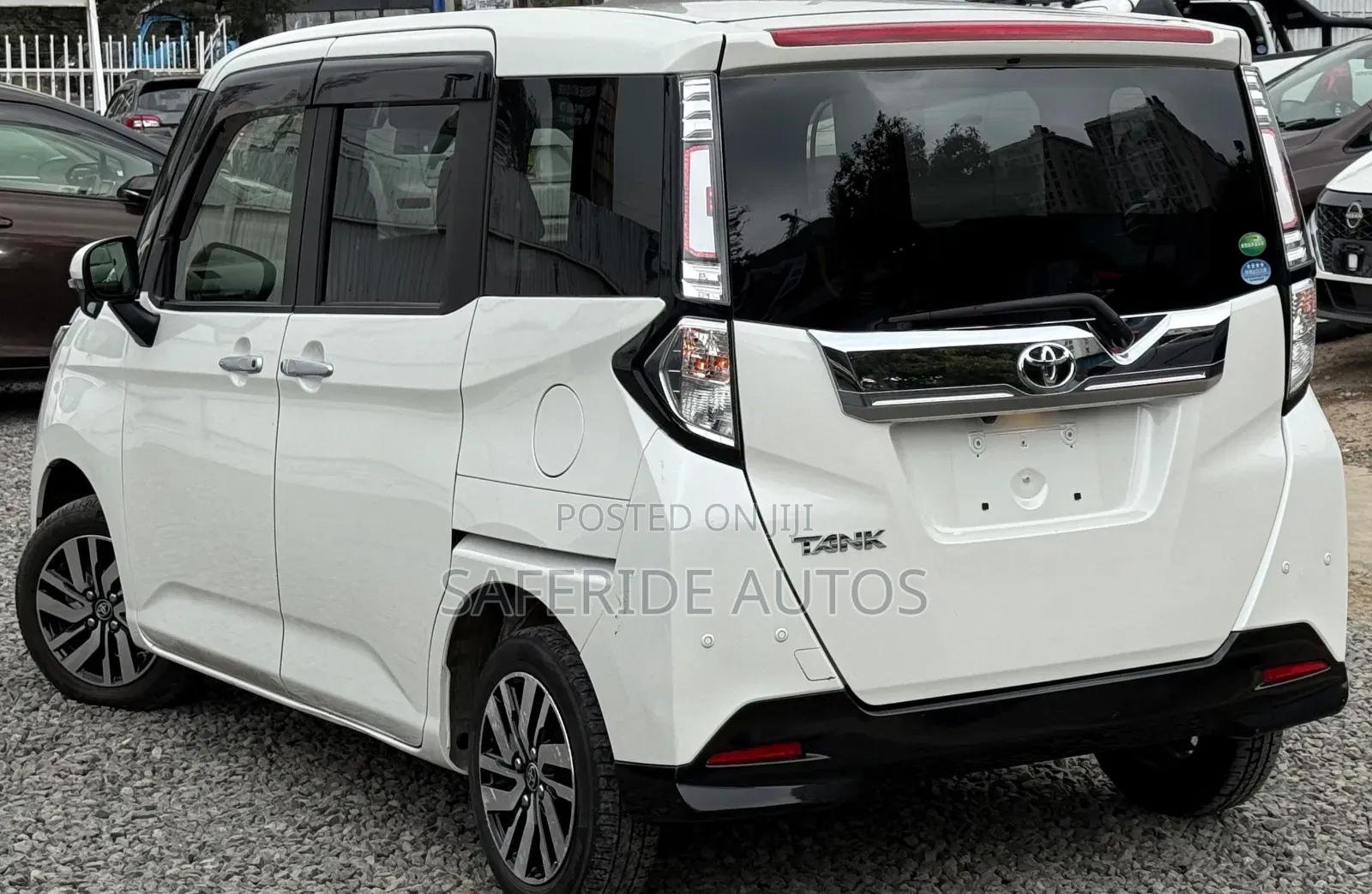Toyota Tank 1.0 FWD 2019 White