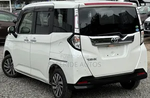 Toyota Tank 1.0 FWD 2019 White