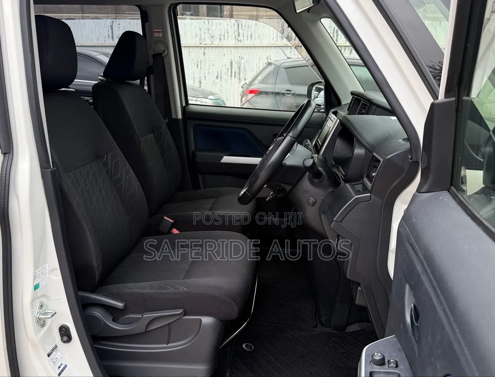 Toyota Tank 1.0 FWD 2019 White