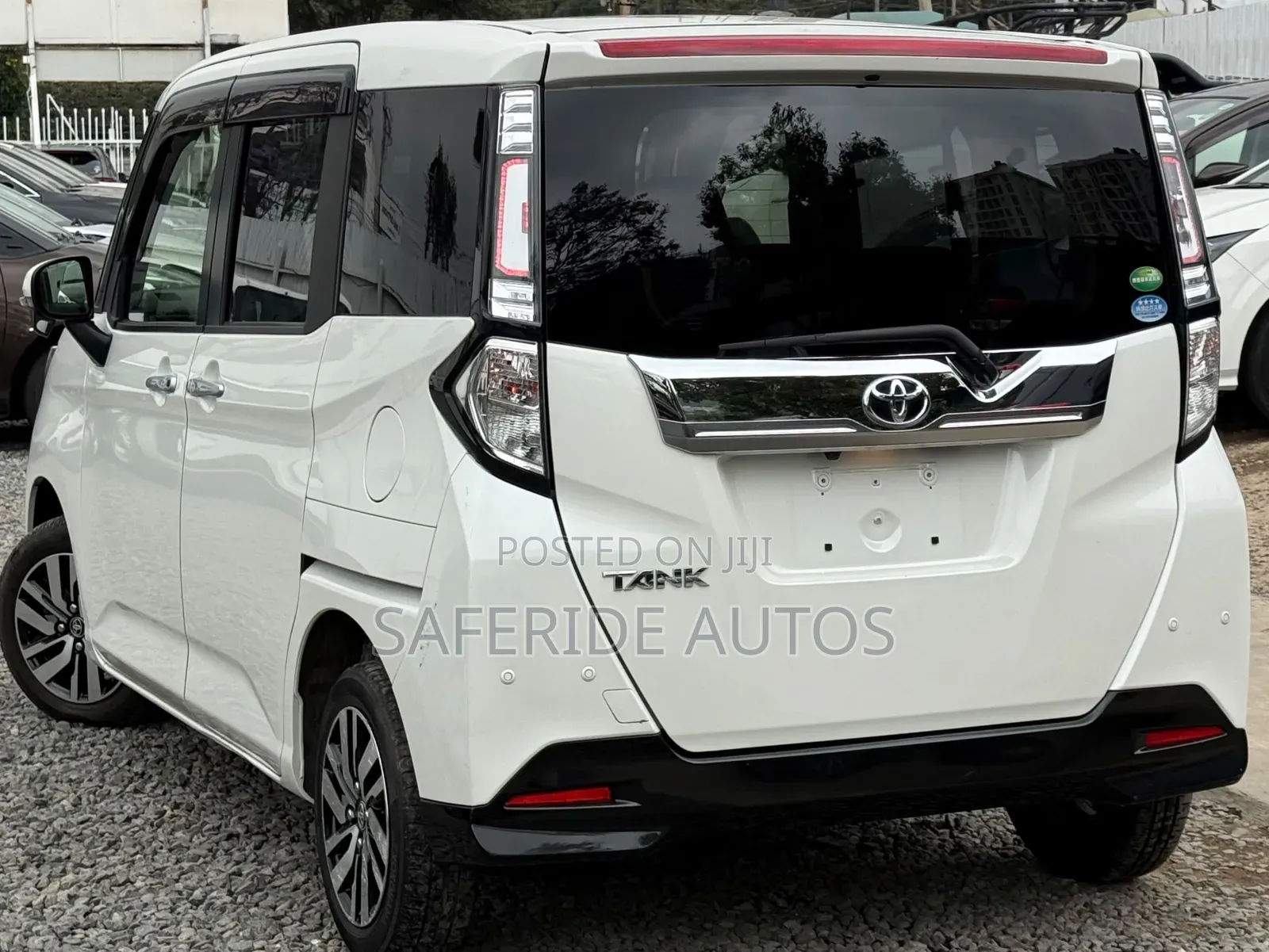 Toyota Tank 1.0 FWD 2019 White