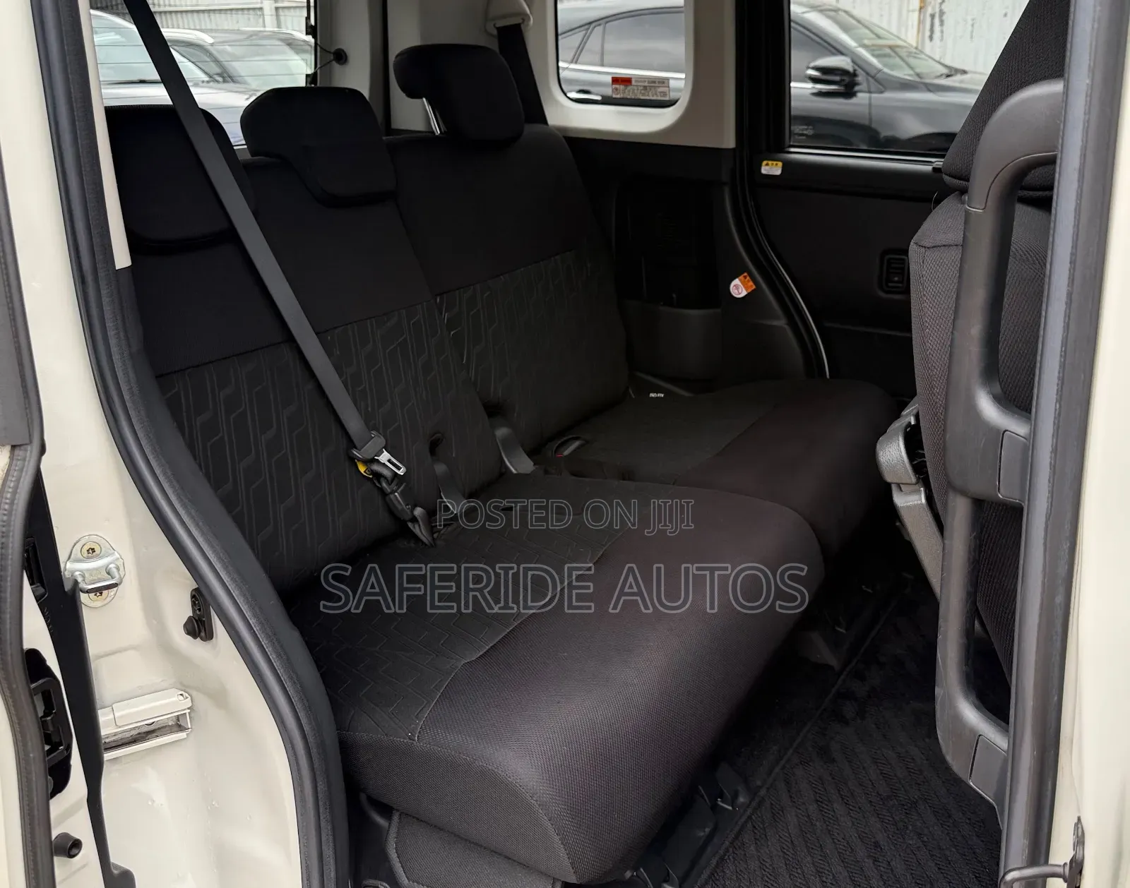 Toyota Tank 1.0 FWD 2019 White