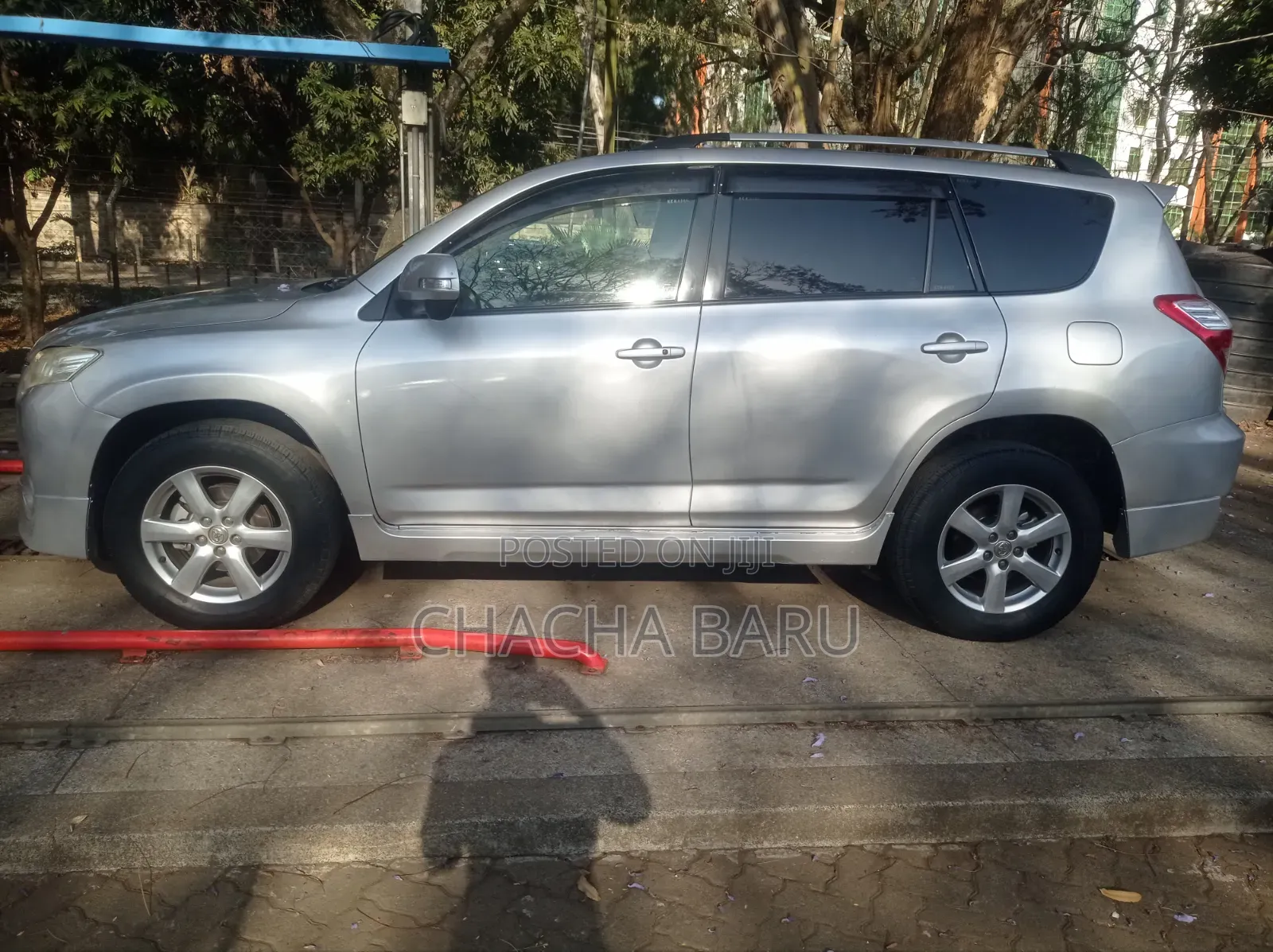 Toyota Vanguard 2010 Silver