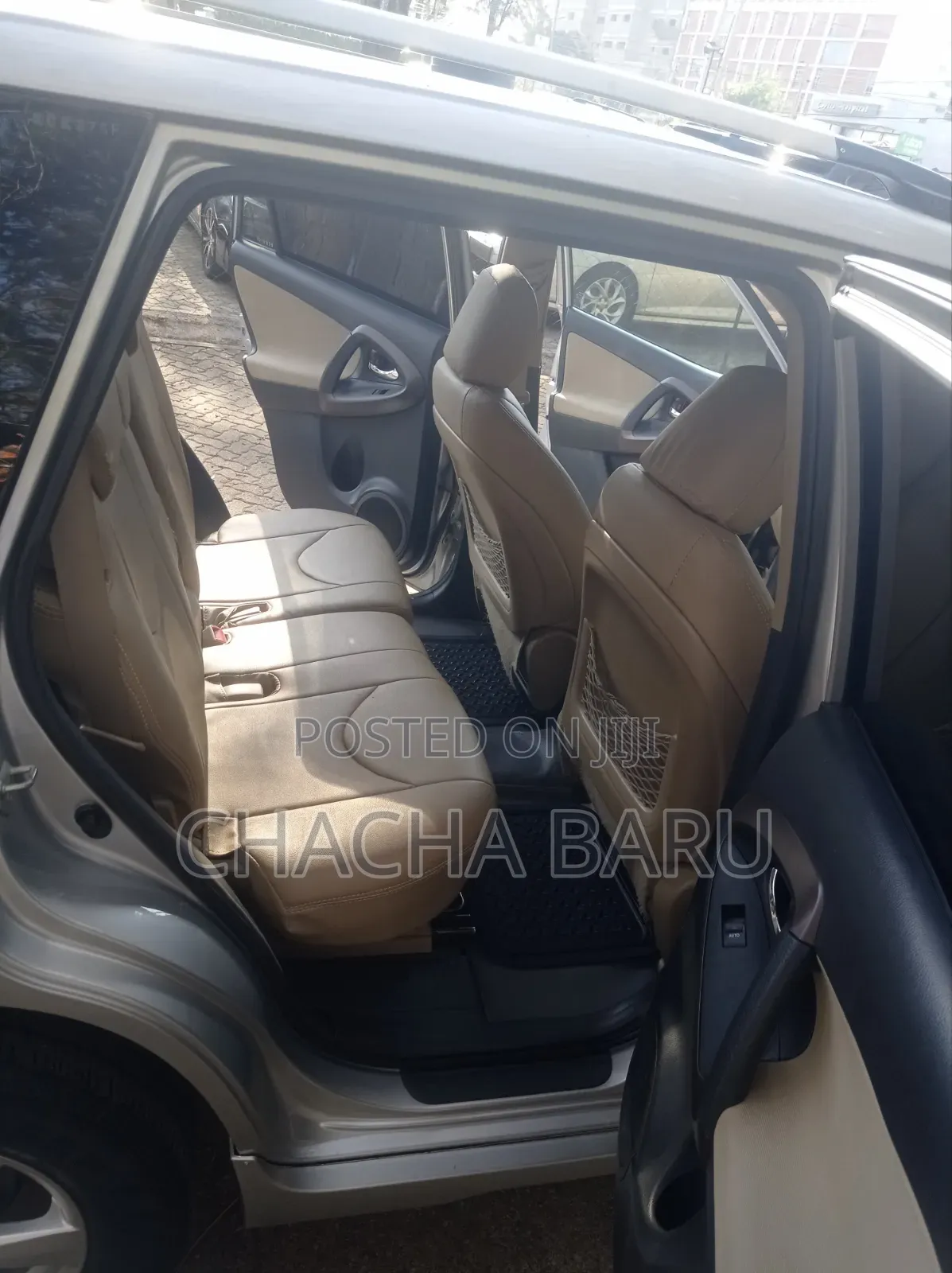 Toyota Vanguard 2010 Silver