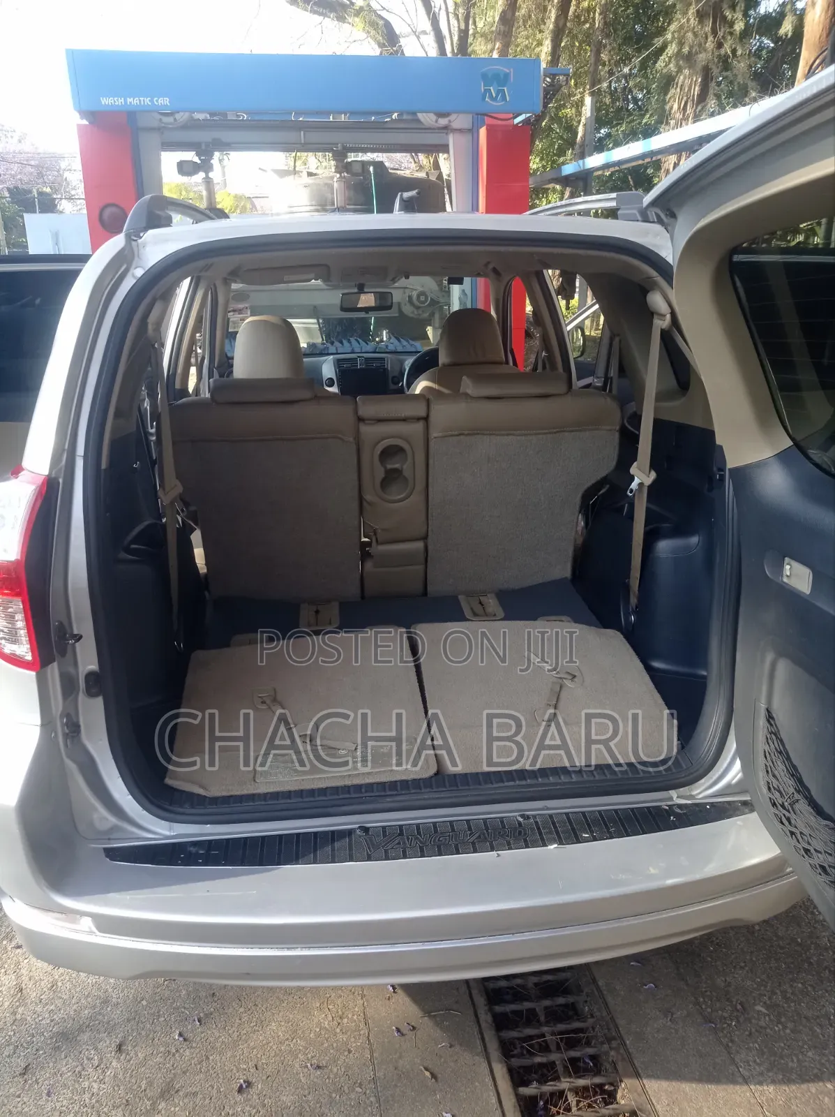 Toyota Vanguard 2010 Silver