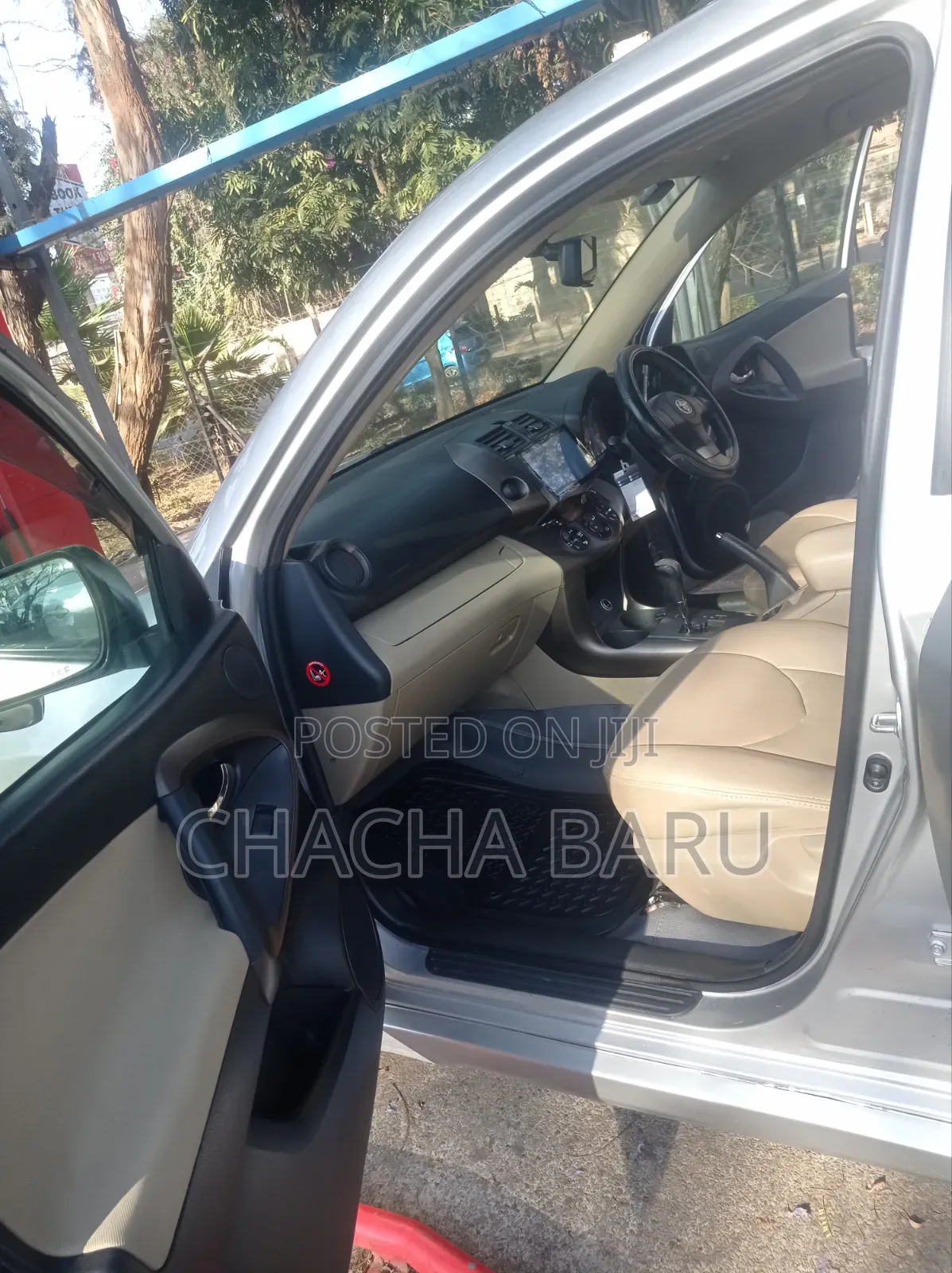 Toyota Vanguard 2010 Silver
