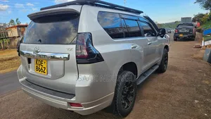 Toyota HiAce 2015 Grey