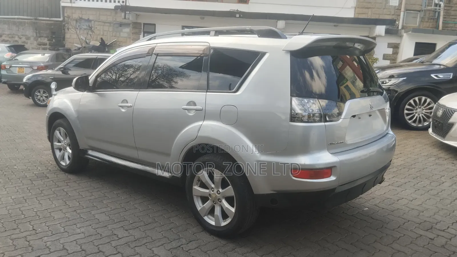 Mitsubishi Outlander 2011 Silver