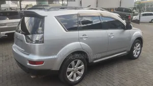 Mitsubishi Outlander 2011 Silver