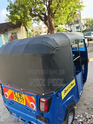 Piaggio 2022 Blue