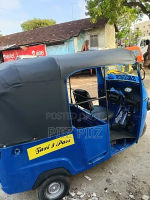 Piaggio 2022 Blue