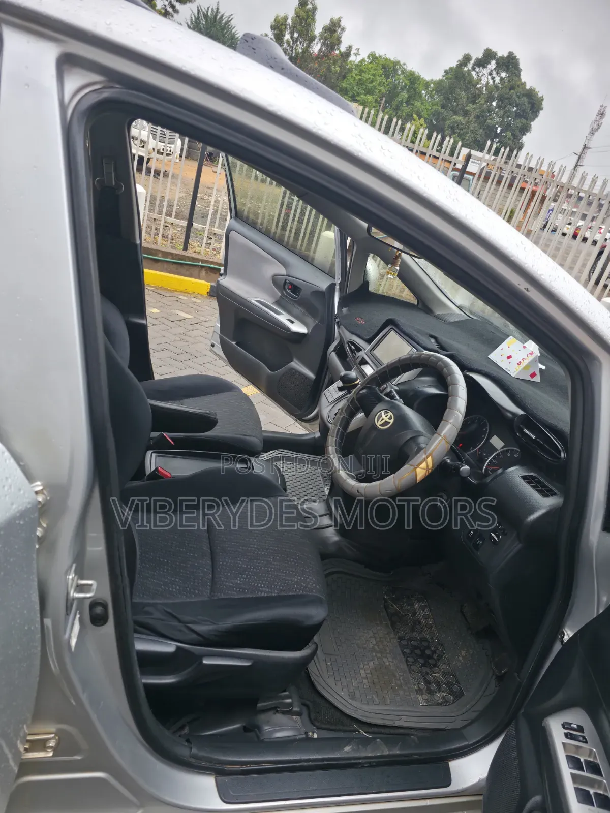 Toyota Wish 2011 Silver
