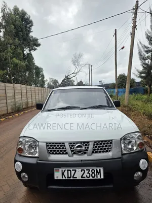 Nissan Hardbody 2012 White