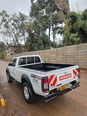 Nissan Hardbody 2012 White
