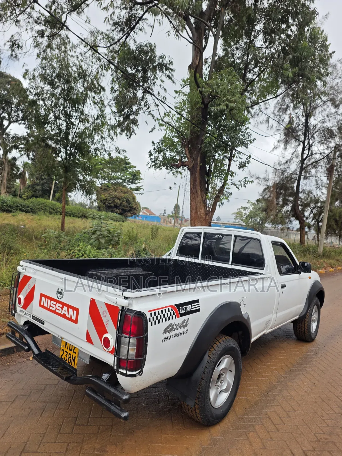 Nissan Hardbody 2012 White