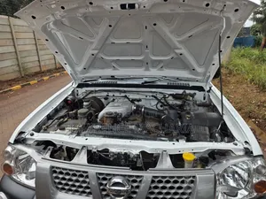 Nissan Hardbody 2012 White
