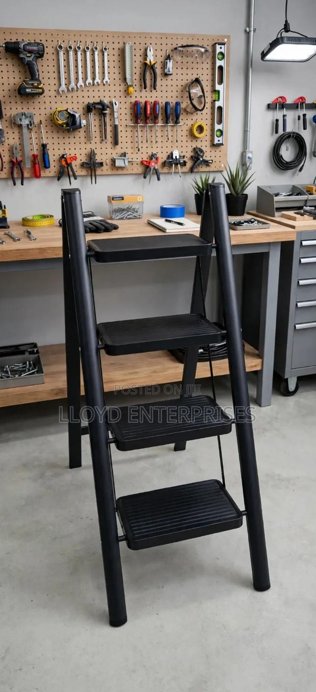 4 Layer Metallic Ladder
 - main view