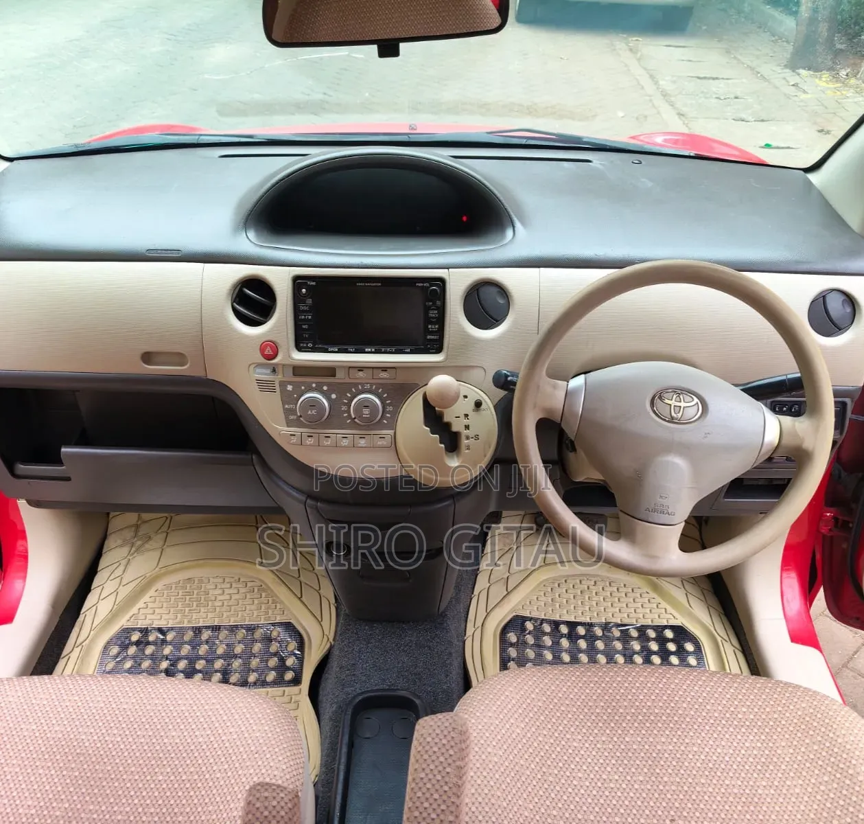 Toyota Sienta 1.5 FWD 2013 Red
