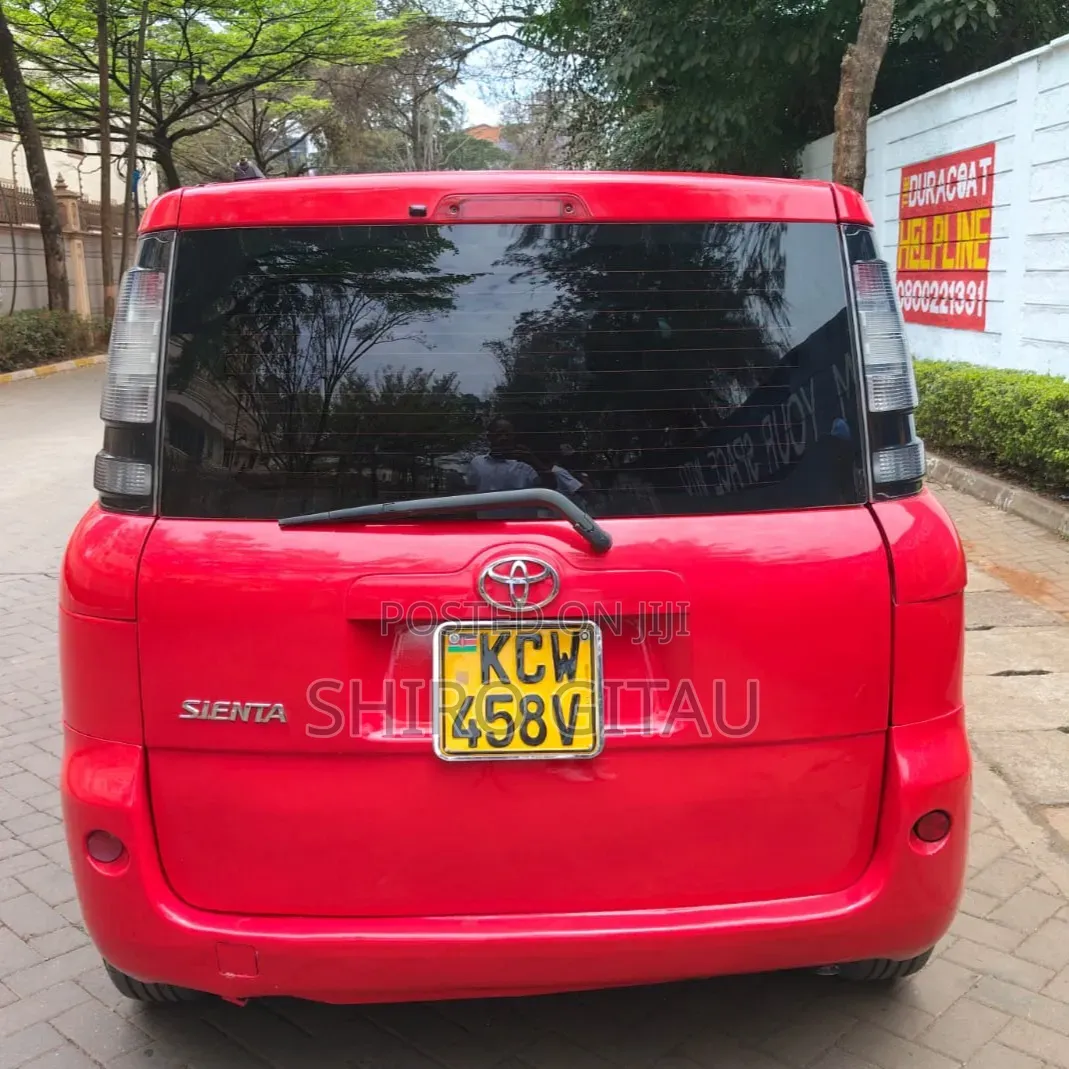 Toyota Sienta 1.5 FWD 2013 Red