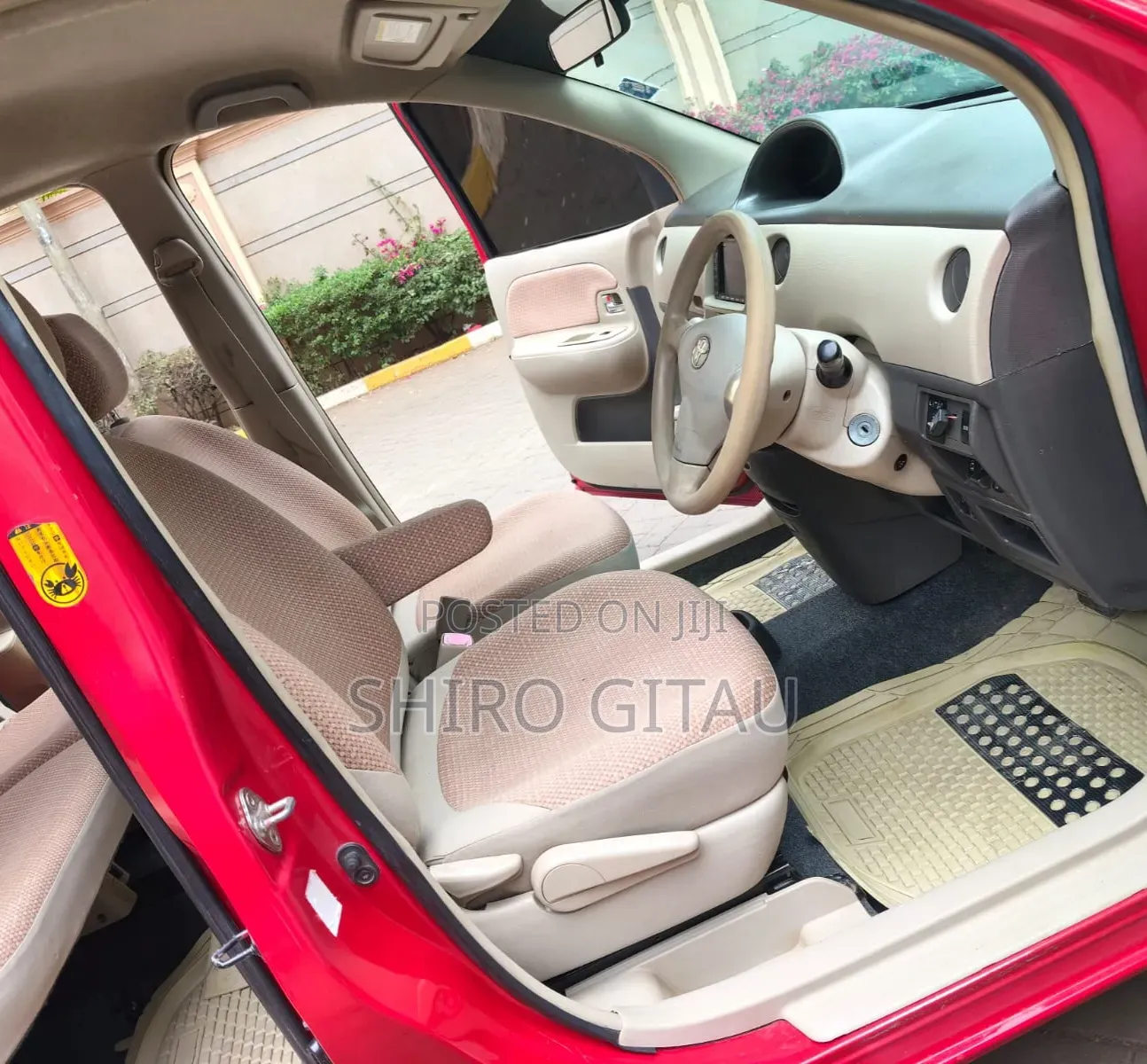 Toyota Sienta 1.5 FWD 2013 Red