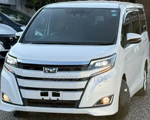 Toyota Noah 1.8 FWD Hybrid (7 seater) 2019 White