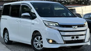 Toyota Noah 1.8 FWD Hybrid (7 seater) 2019 White
