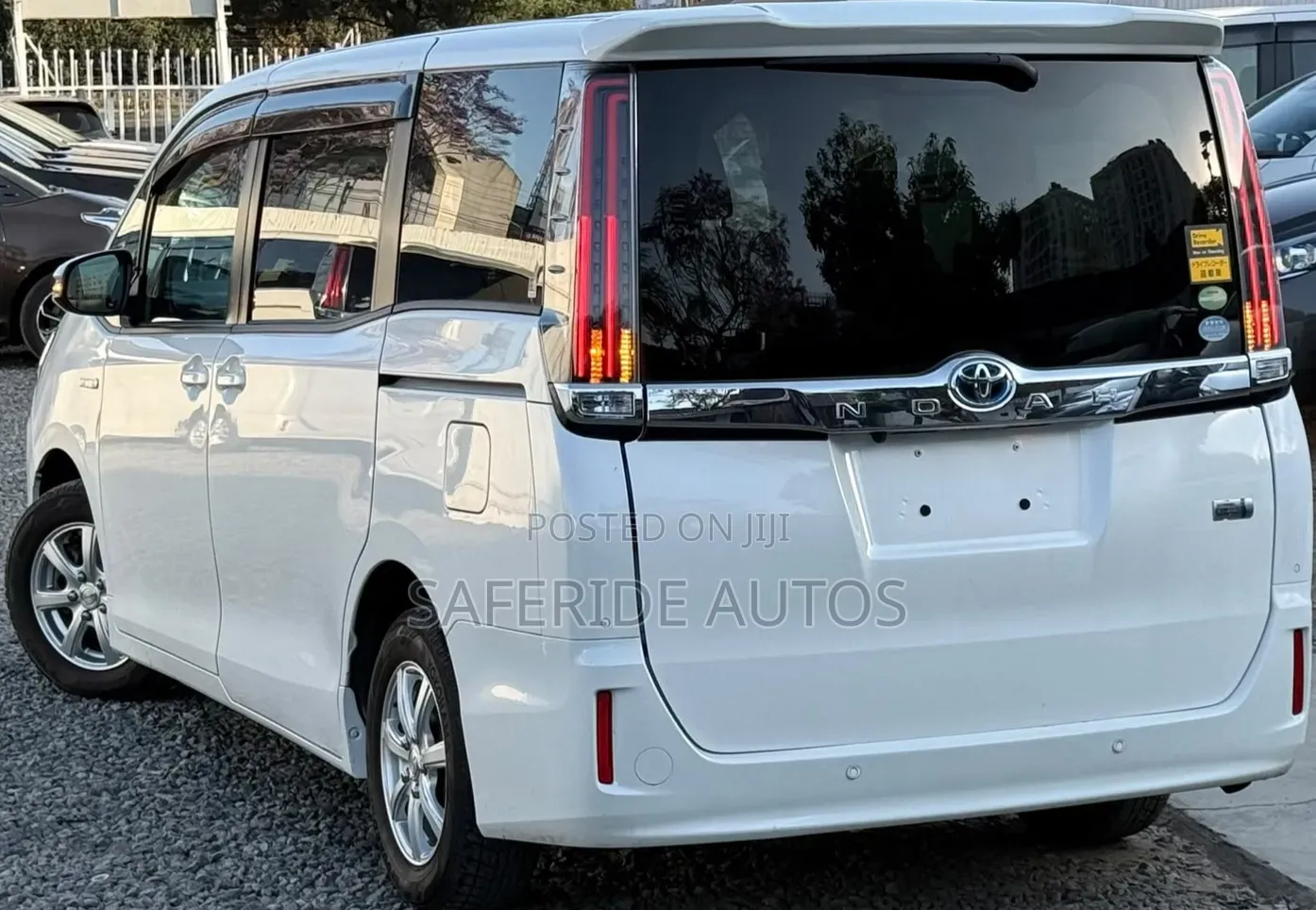 Toyota Noah 1.8 FWD Hybrid (7 seater) 2019 White