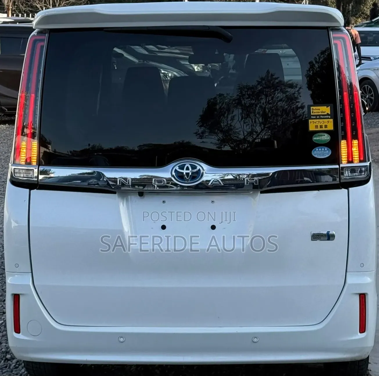 Toyota Noah 1.8 FWD Hybrid (7 seater) 2019 White