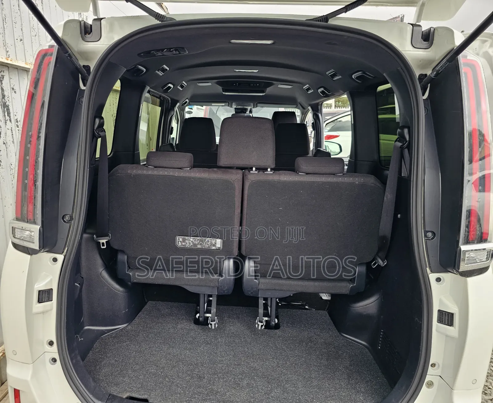 Toyota Noah 1.8 FWD Hybrid (7 seater) 2019 White
