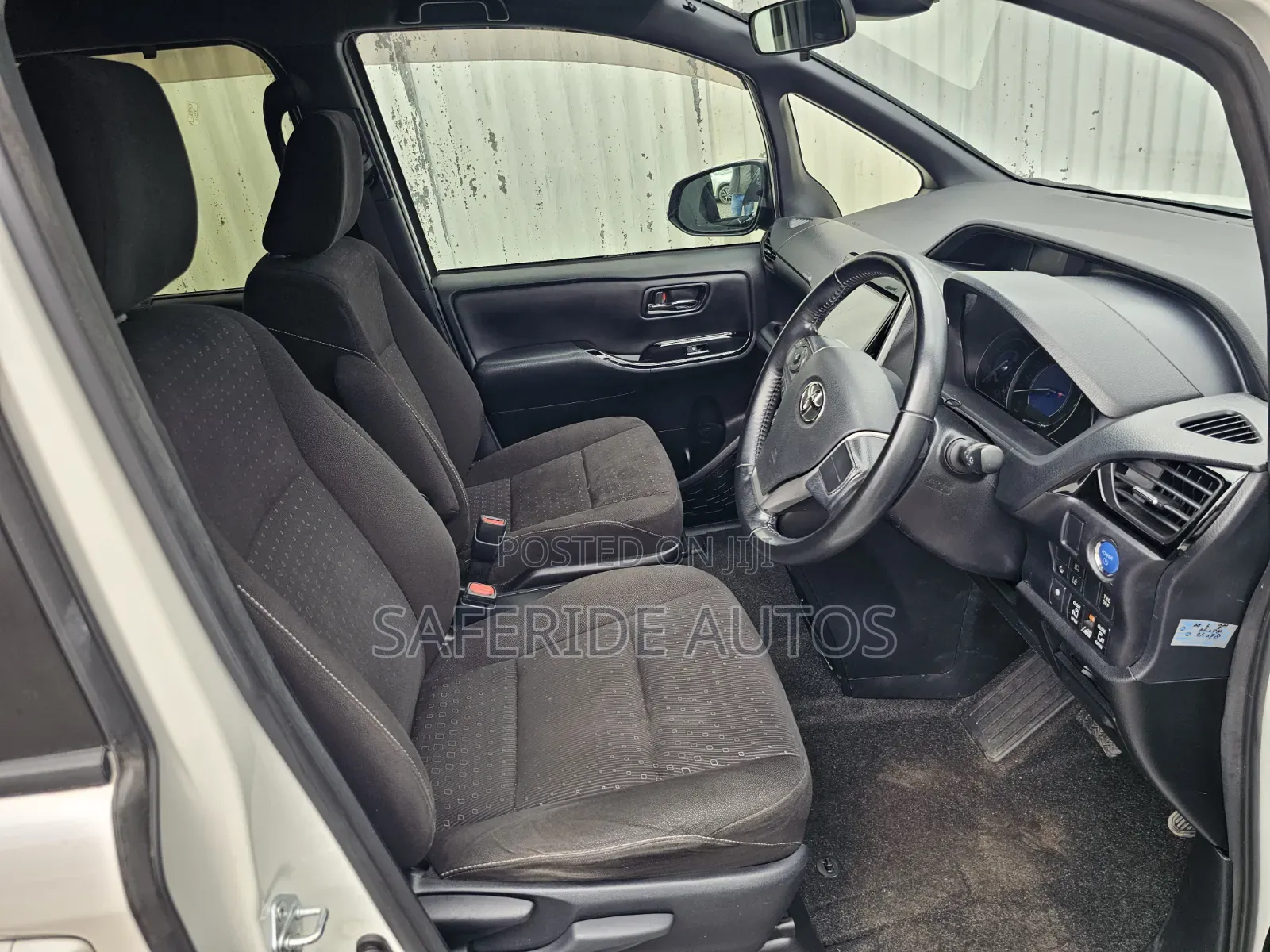 Toyota Noah 1.8 FWD Hybrid (7 seater) 2019 White