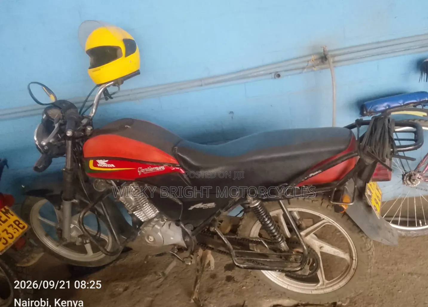 Honda CB 2022 Red