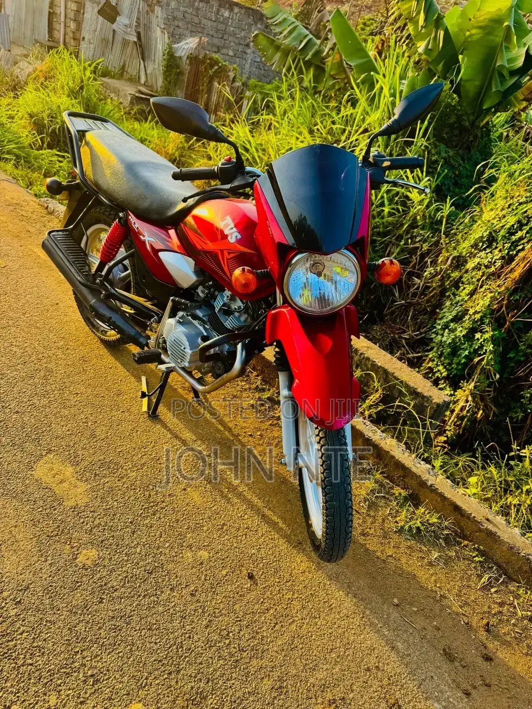 TVS HLX Plus ES 2025 Red